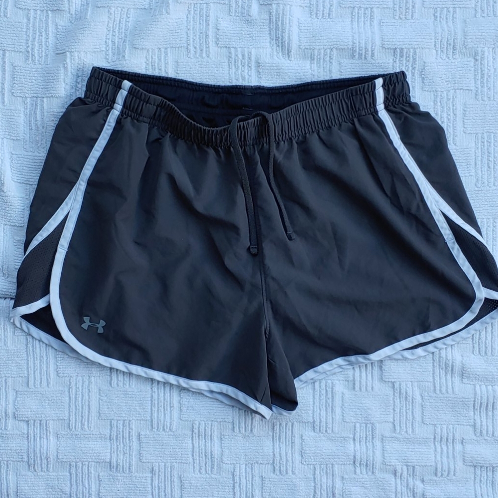 GUC Under Armour running shorts size medium